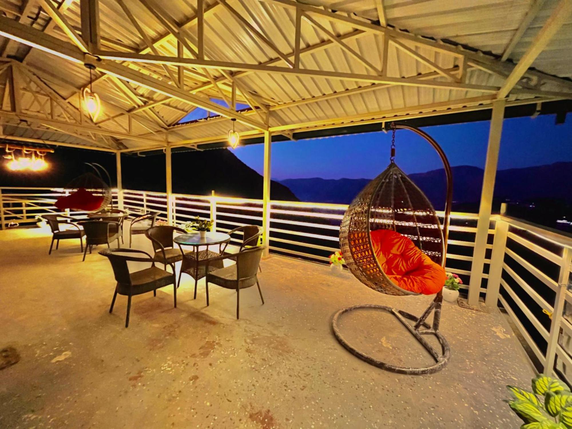 Sitara Hotel & Resort In The Lap Of Nature, ムスーリー エクステリア 写真