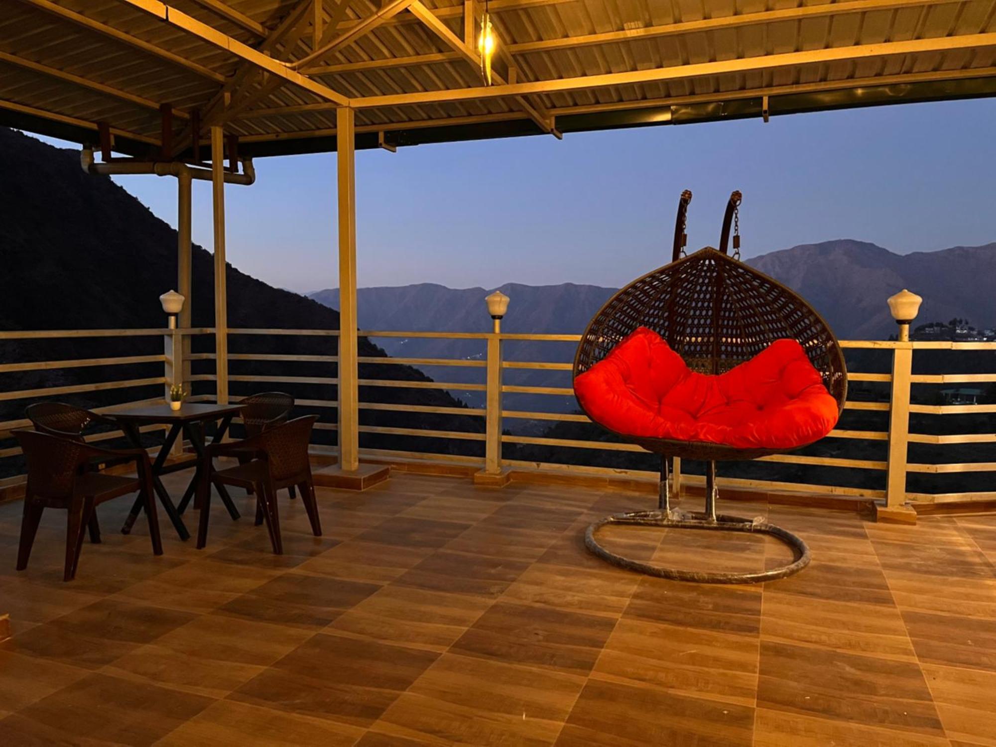 Sitara Hotel & Resort In The Lap Of Nature, ムスーリー エクステリア 写真
