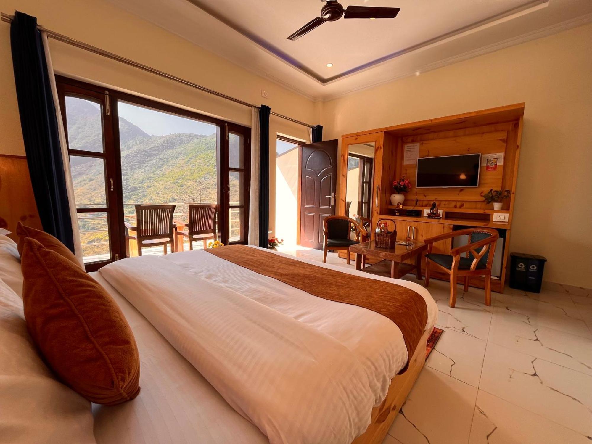 Sitara Hotel & Resort In The Lap Of Nature, ムスーリー エクステリア 写真