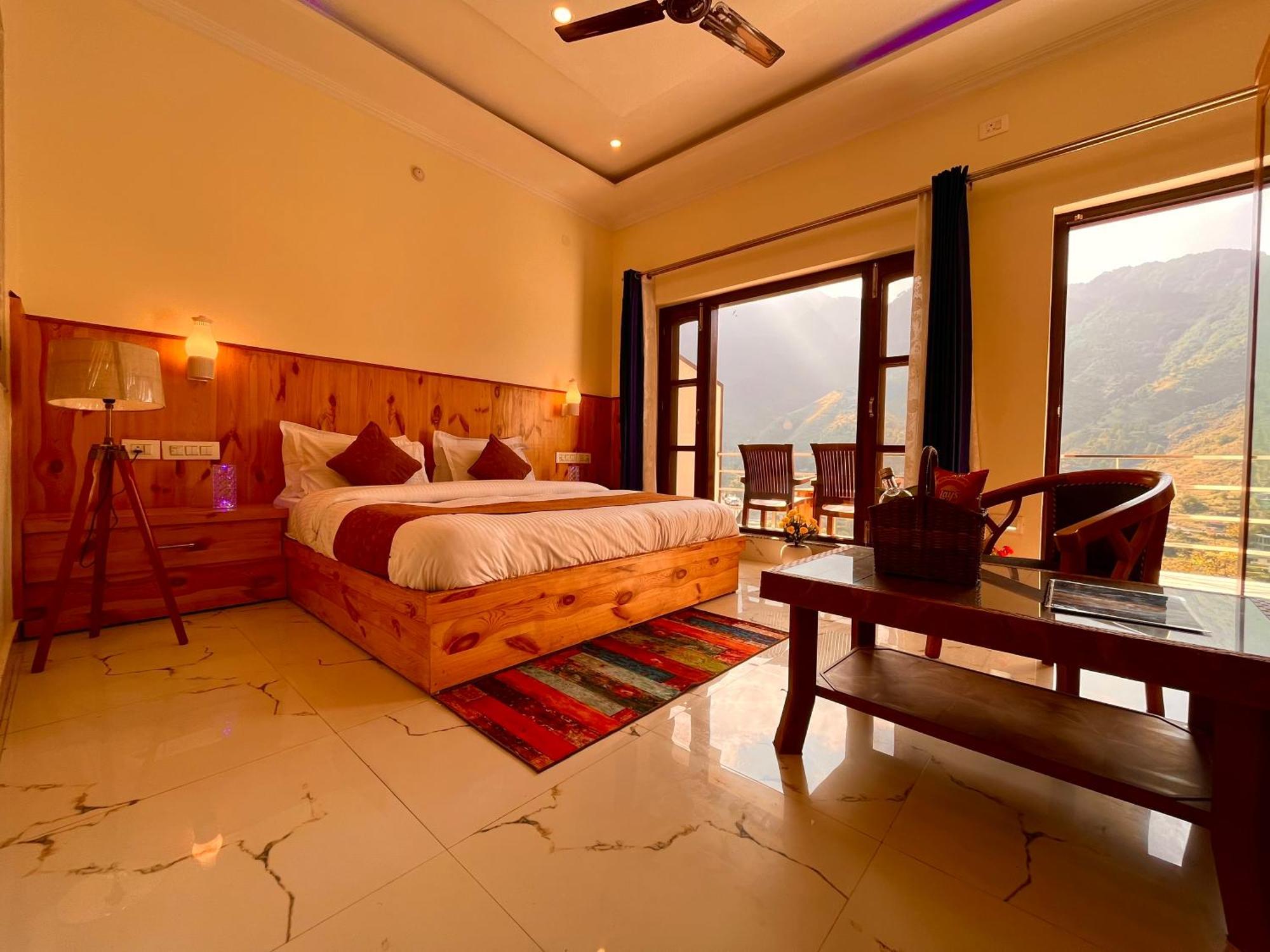 Sitara Hotel & Resort In The Lap Of Nature, ムスーリー エクステリア 写真