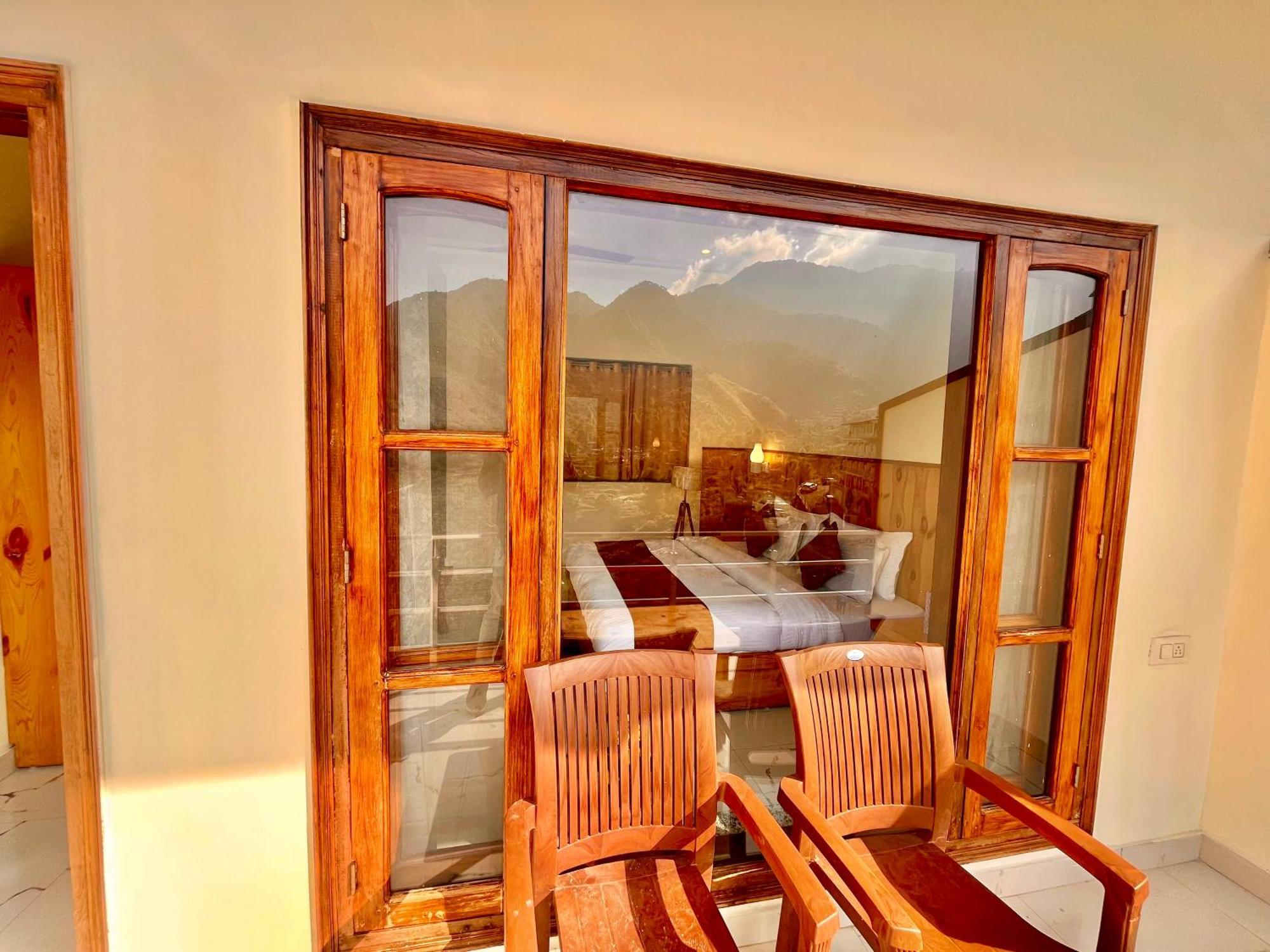 Sitara Hotel & Resort In The Lap Of Nature, ムスーリー エクステリア 写真