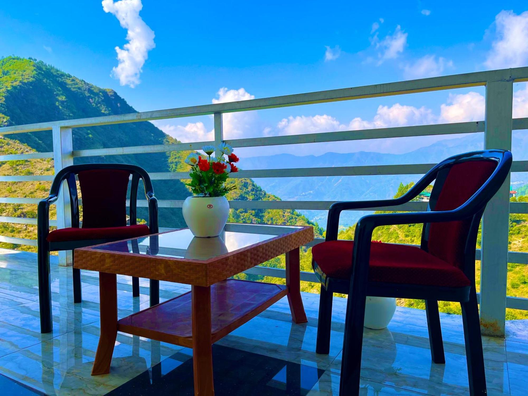 Sitara Hotel & Resort In The Lap Of Nature, ムスーリー エクステリア 写真