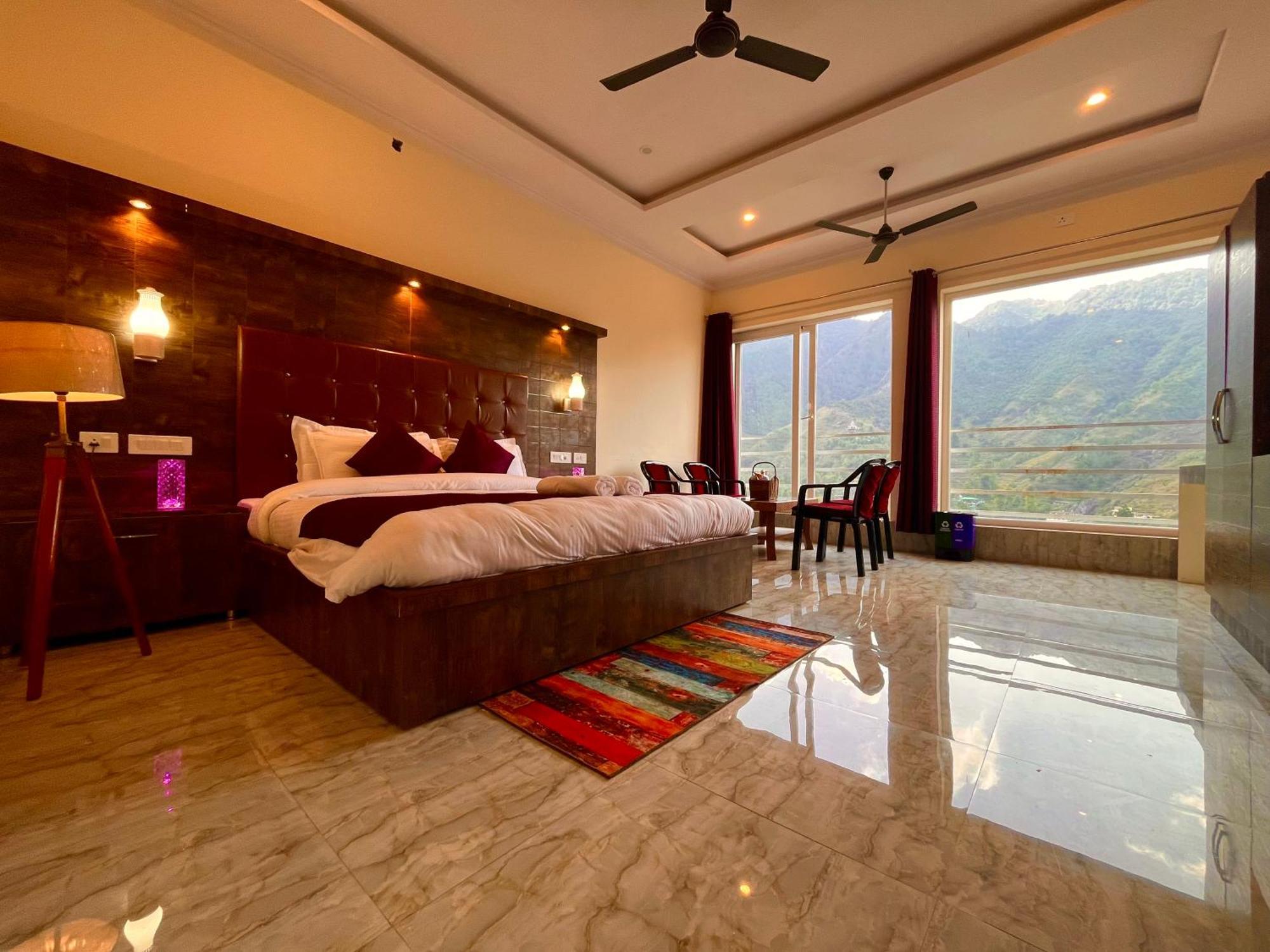 Sitara Hotel & Resort In The Lap Of Nature, ムスーリー エクステリア 写真