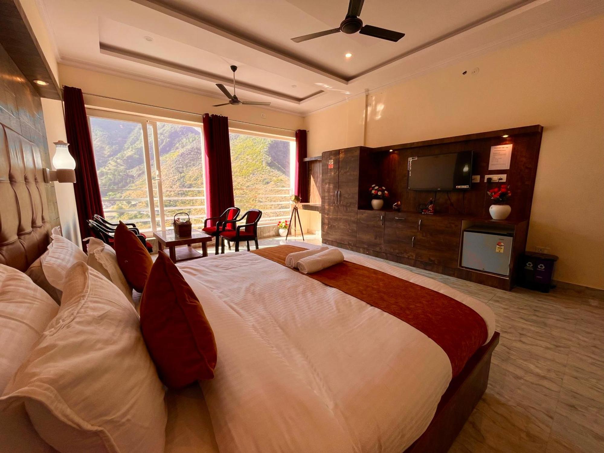 Sitara Hotel & Resort In The Lap Of Nature, ムスーリー エクステリア 写真