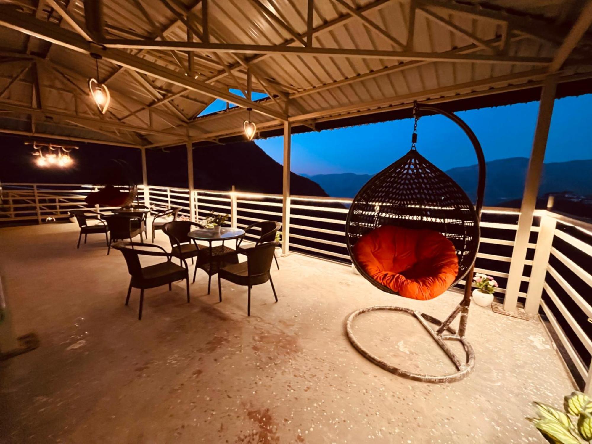 Sitara Hotel & Resort In The Lap Of Nature, ムスーリー エクステリア 写真