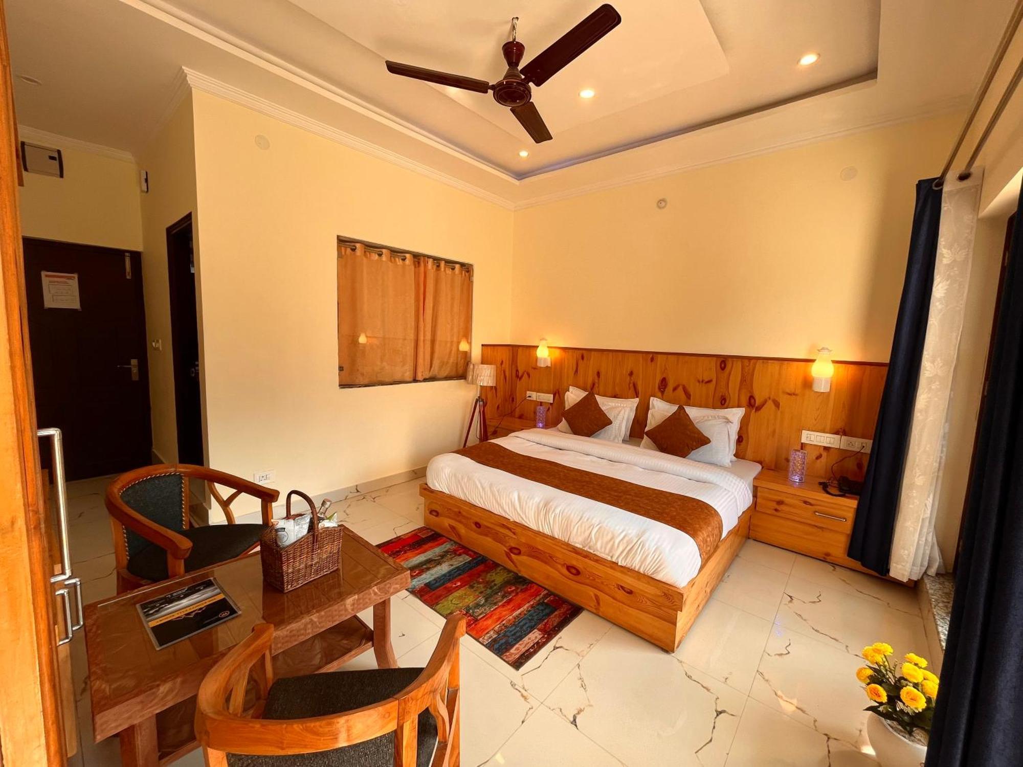 Sitara Hotel & Resort In The Lap Of Nature, ムスーリー エクステリア 写真