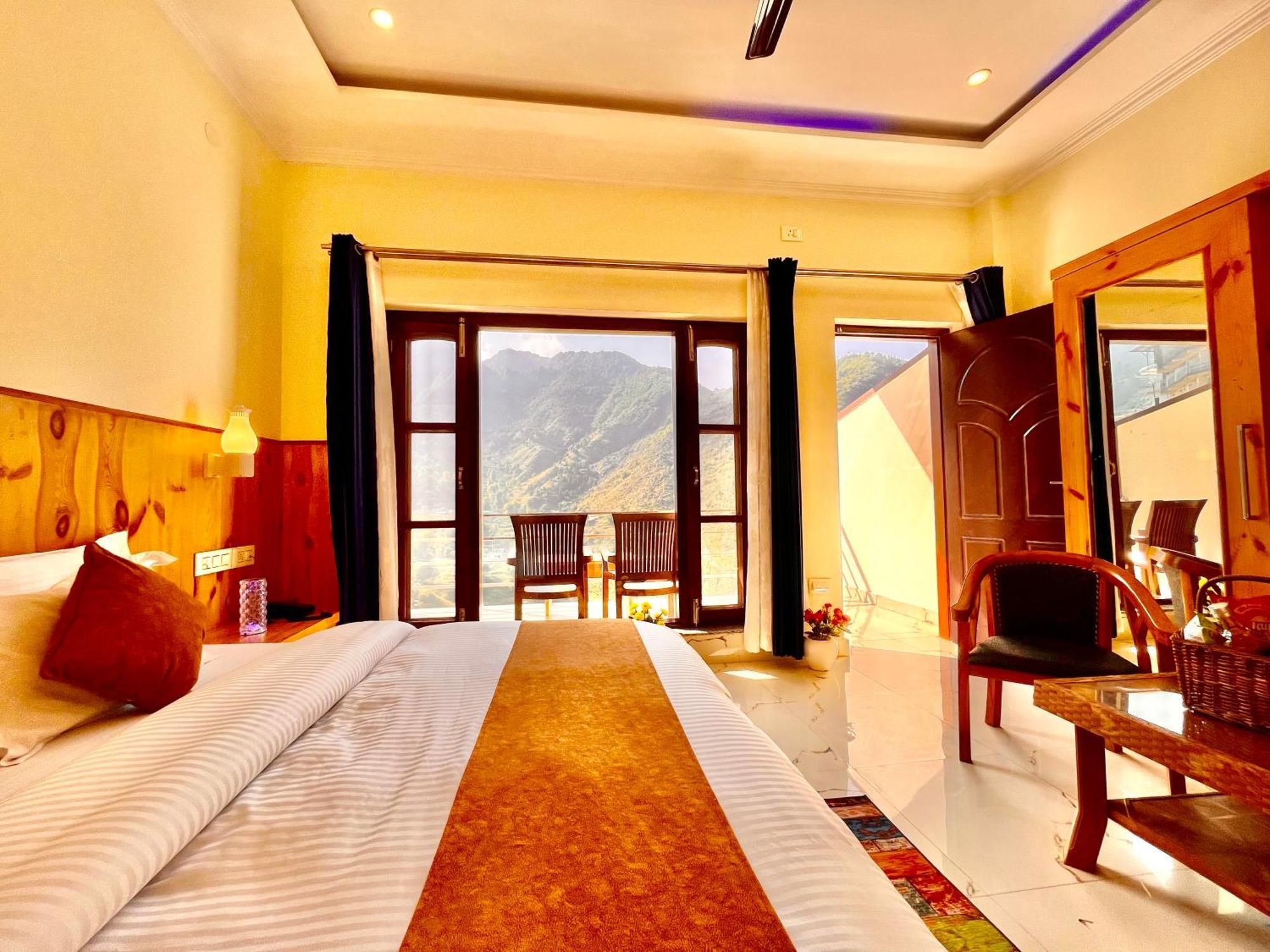 Sitara Hotel & Resort In The Lap Of Nature, ムスーリー エクステリア 写真