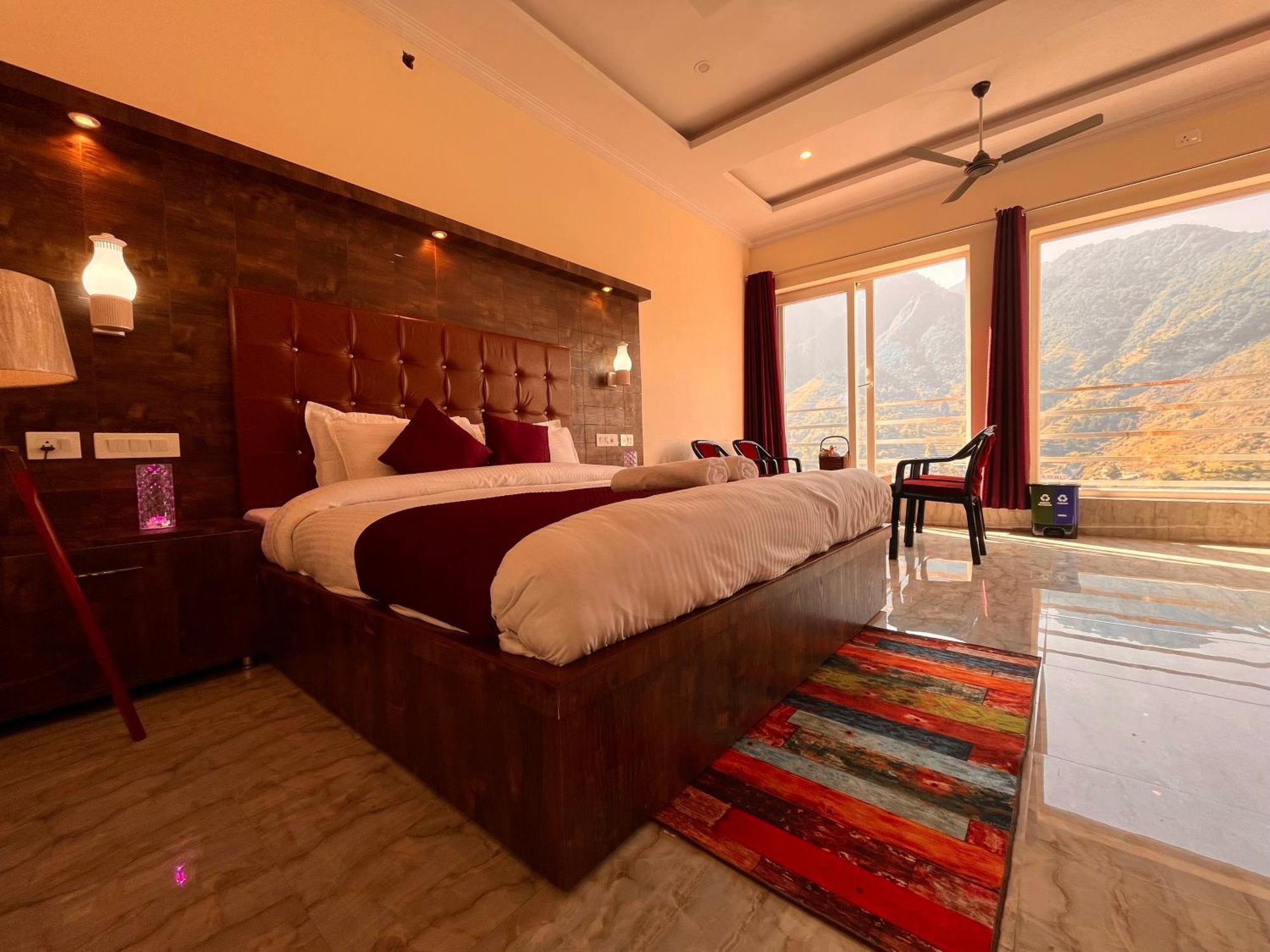 Sitara Hotel & Resort In The Lap Of Nature, ムスーリー エクステリア 写真