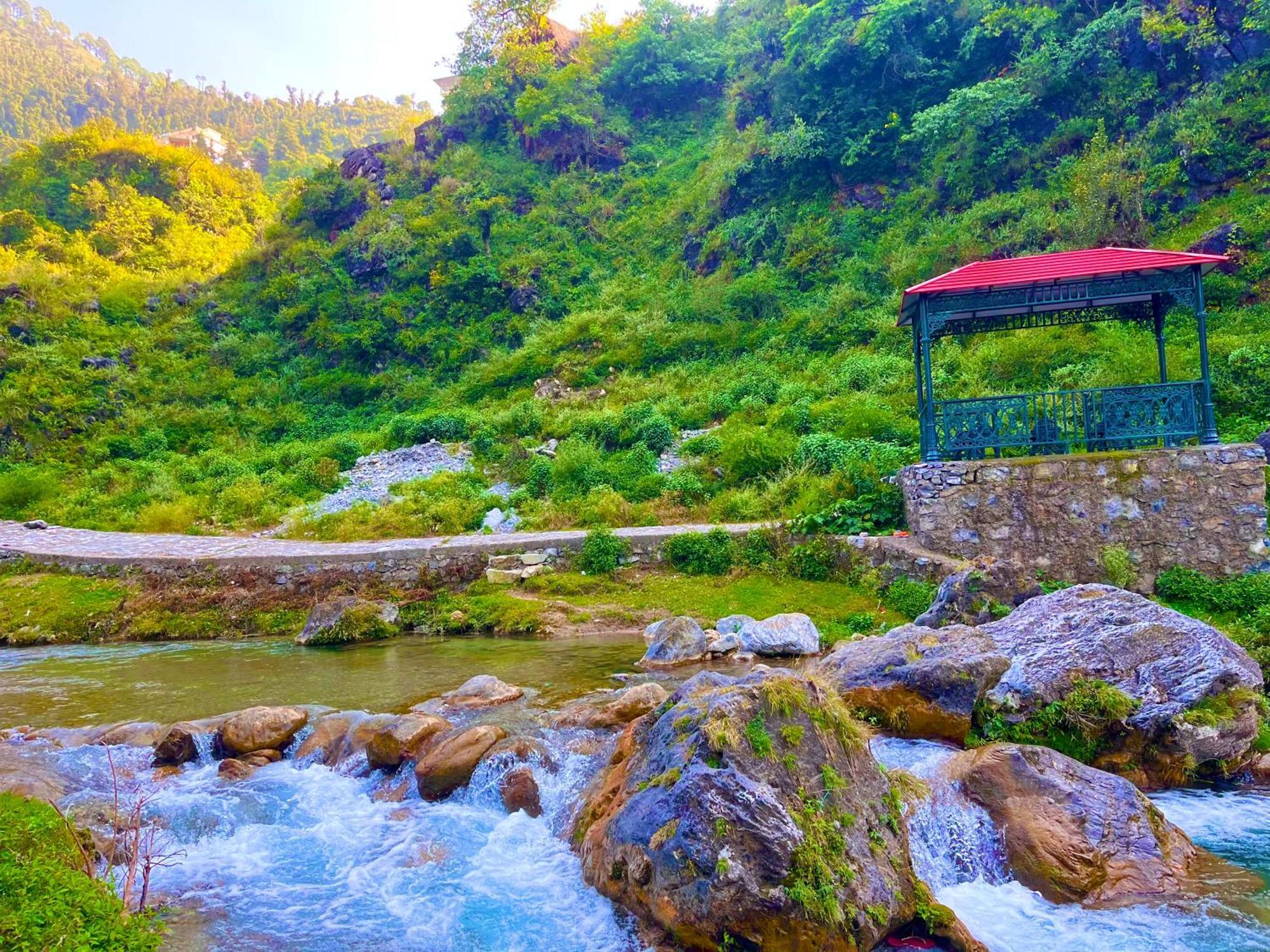 Sitara Hotel & Resort In The Lap Of Nature, ムスーリー エクステリア 写真