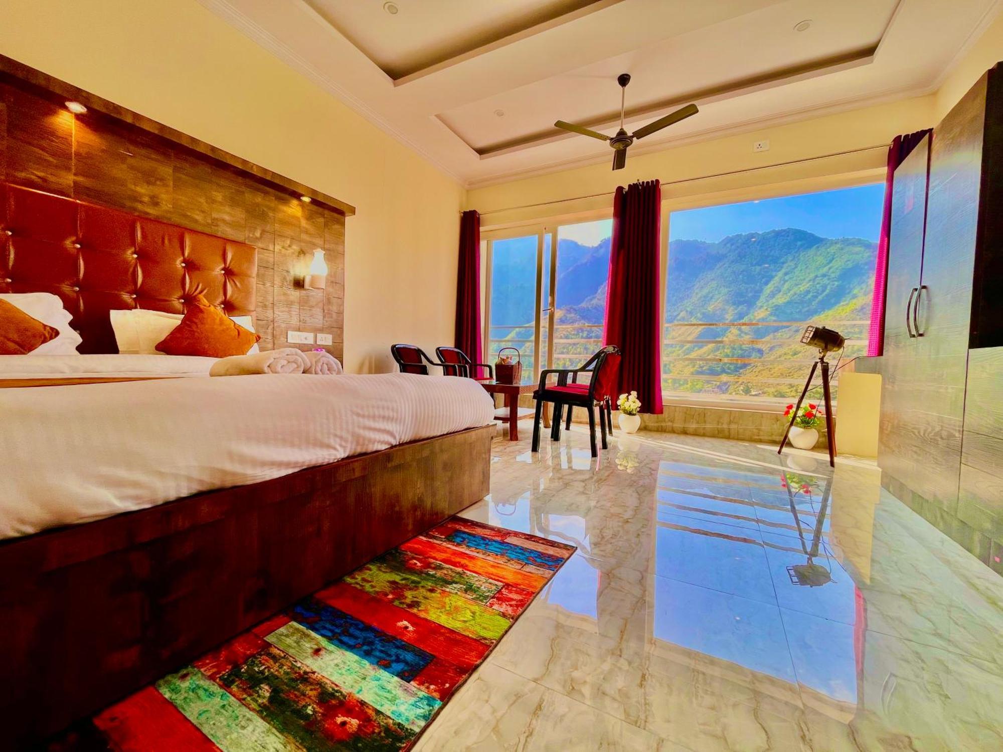 Sitara Hotel & Resort In The Lap Of Nature, ムスーリー エクステリア 写真