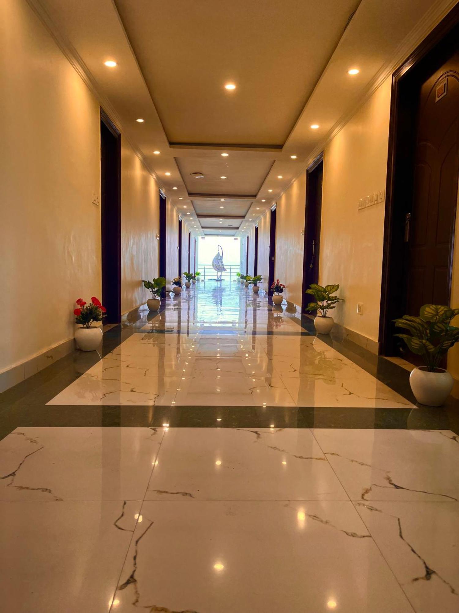 Sitara Hotel & Resort In The Lap Of Nature, ムスーリー エクステリア 写真