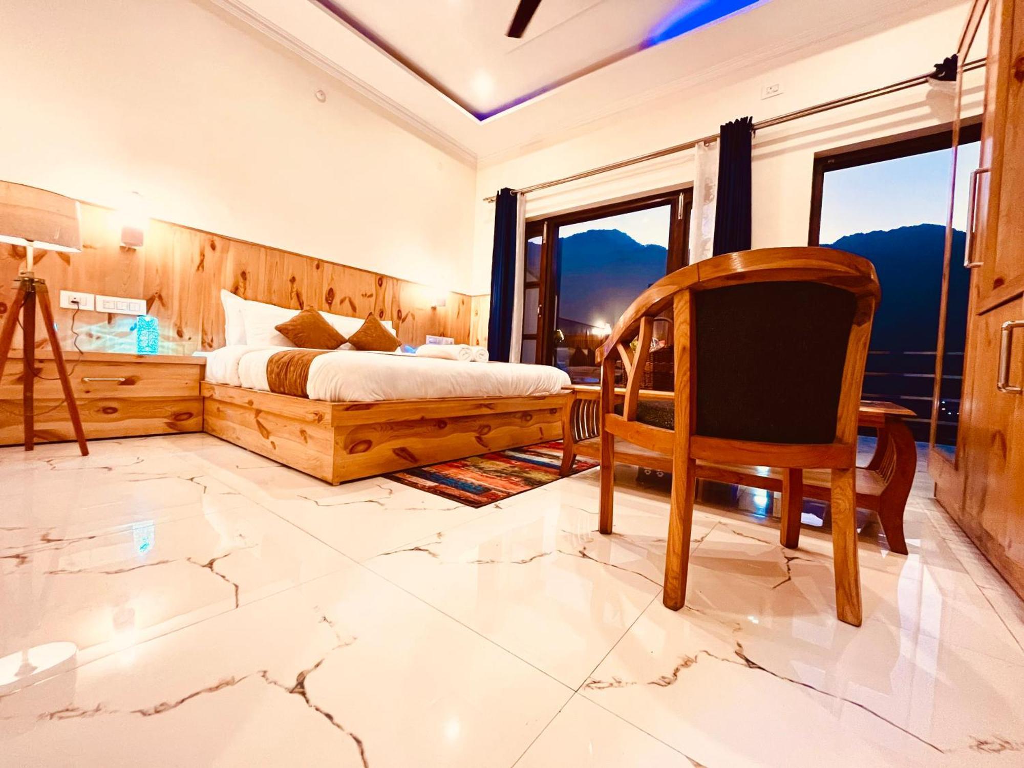 Sitara Hotel & Resort In The Lap Of Nature, ムスーリー エクステリア 写真