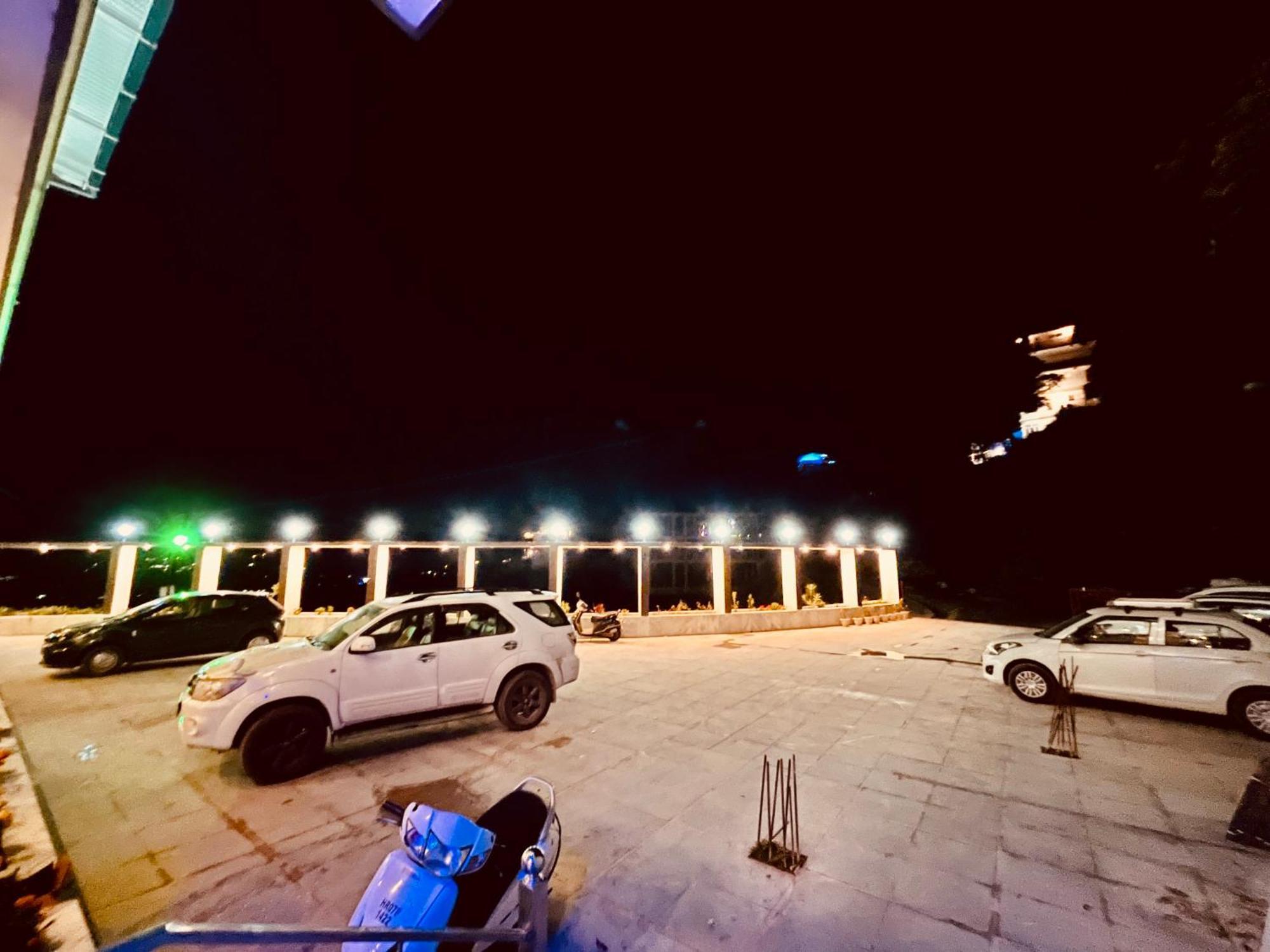 Sitara Hotel & Resort In The Lap Of Nature, ムスーリー エクステリア 写真