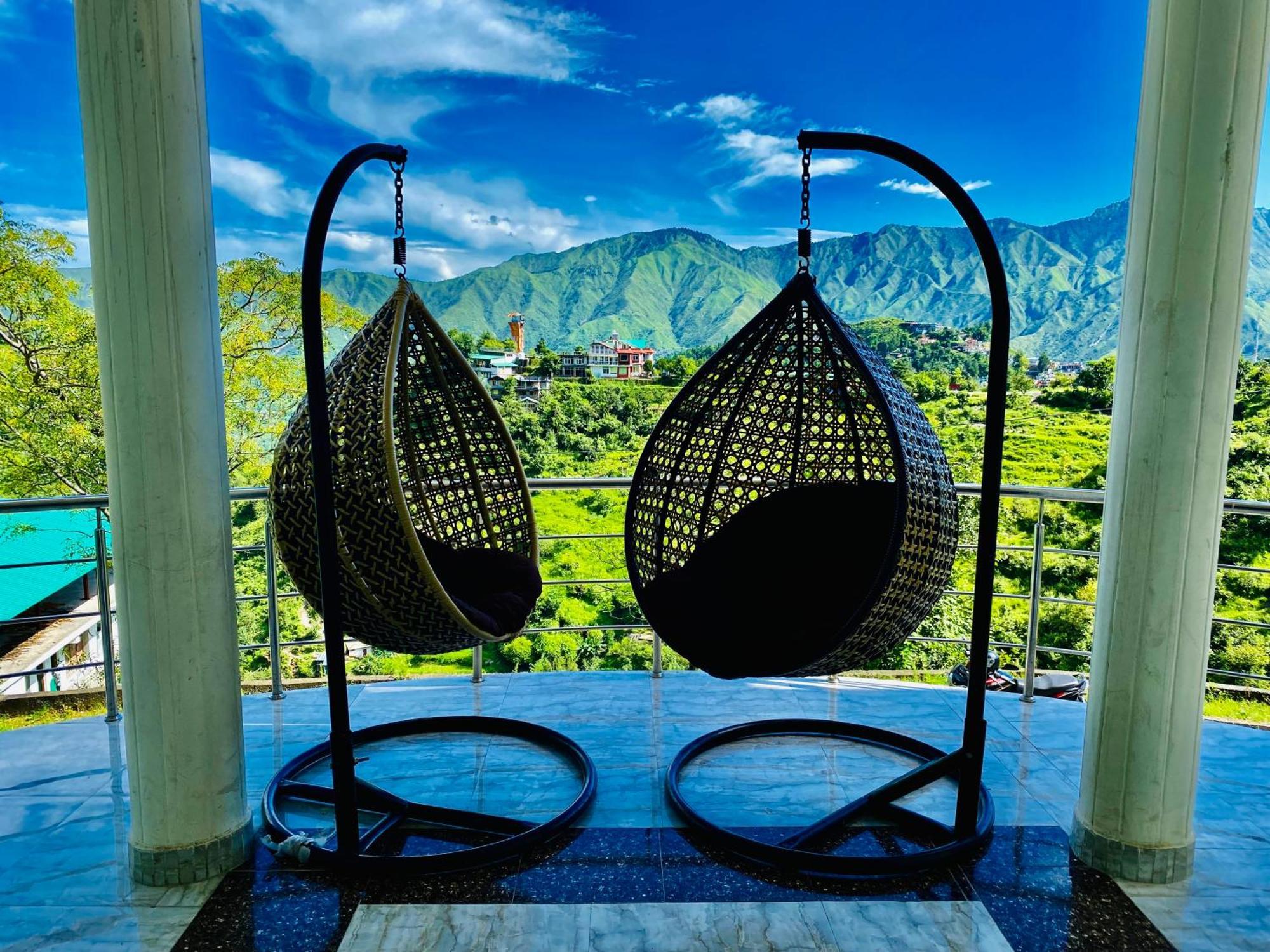 Sitara Hotel & Resort In The Lap Of Nature, ムスーリー エクステリア 写真